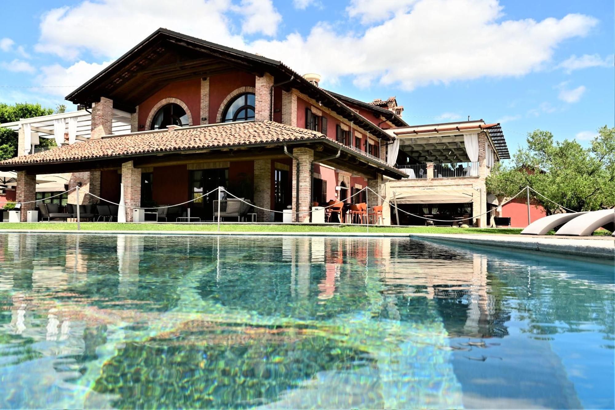 La Madernassa Resort - Casalora Dimora Storica Di Charme グアレーネ エクステリア 写真
