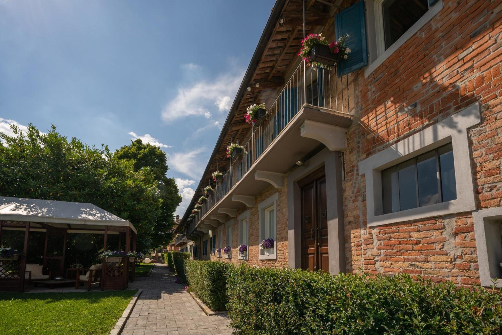 La Madernassa Resort - Casalora Dimora Storica Di Charme グアレーネ エクステリア 写真
